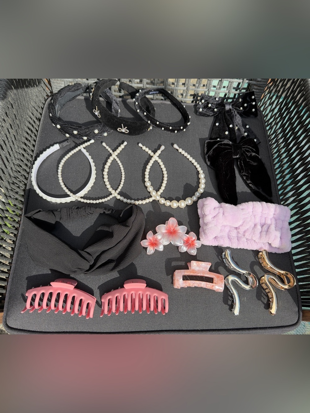 LARGE BUNDLE of hair accessories, claw clips, headbands, hair bows, etc.